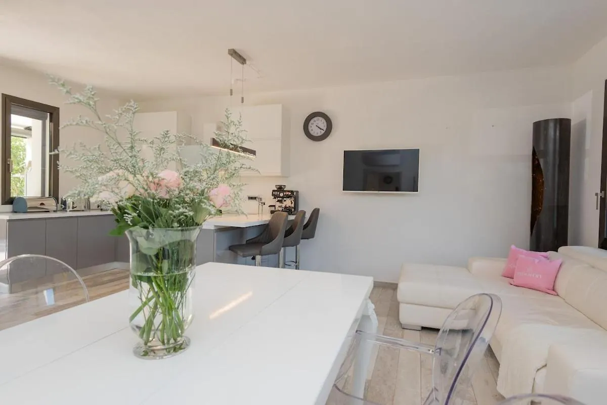 Villa Tetty - Garden & Private Pool Near The Sea Fort Village