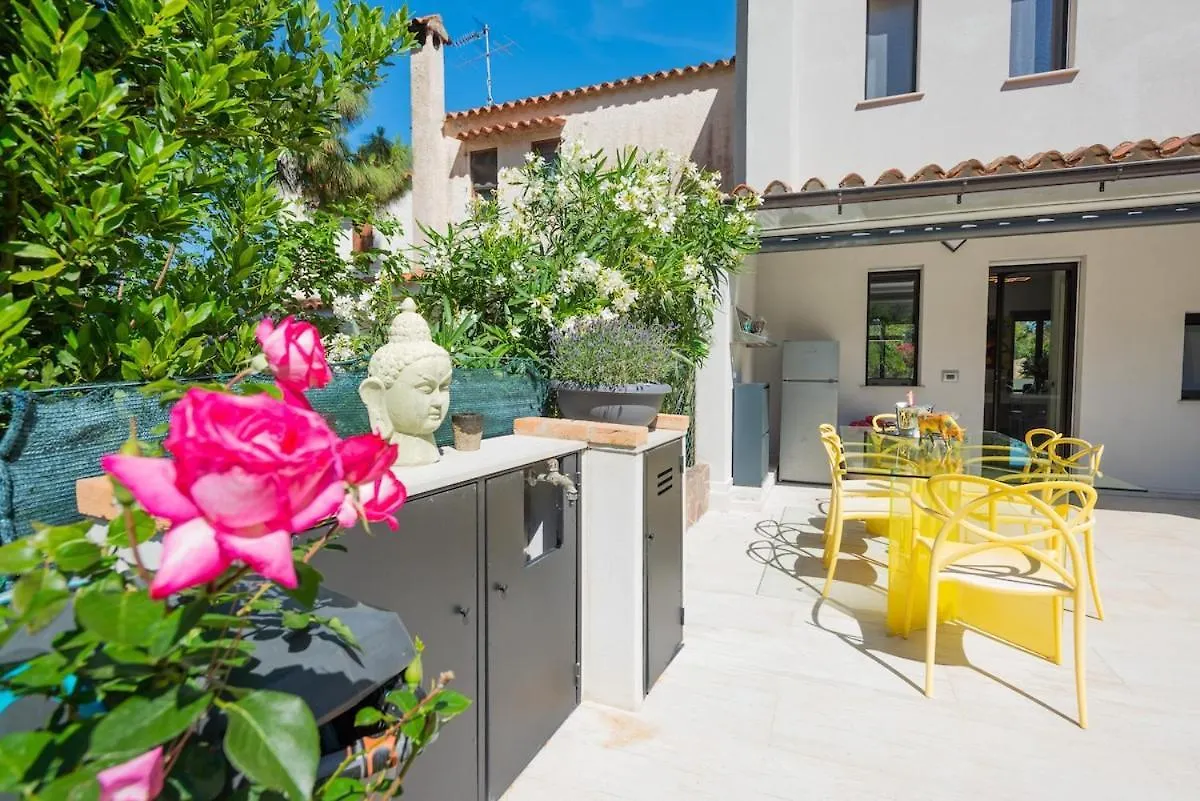 Villa Tetty - Garden & Private Pool Near The Sea Fort Village Italië