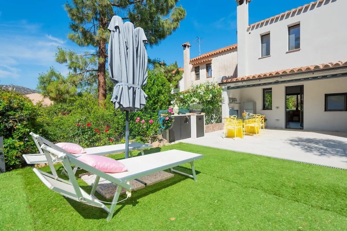 Villa Tetty - Garden & Private Pool Near The Sea Fort Village 0*,  Italië
